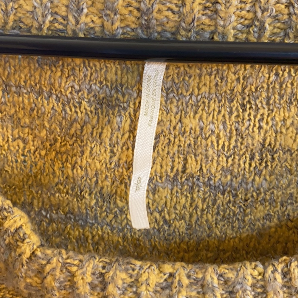 Free People Sweater - Picture 2 of 3